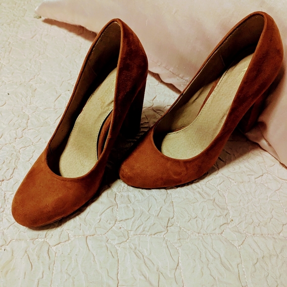 Shoes - Picture 2 of 2